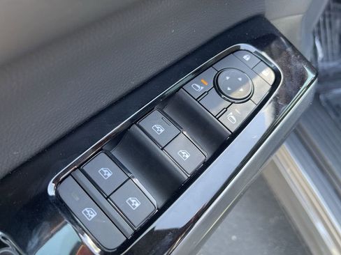 New 2026 Nissan Pathfinder SL w/ SL Premium Package AWD/4WD image 13