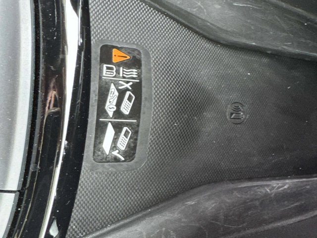 Used 2025 Chevrolet Trax RS w/ Sunroof Package FWD image 34