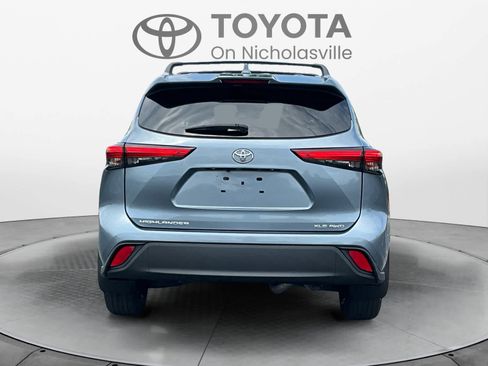 Used 2020 Toyota Highlander XLE AWD/4WD image 5