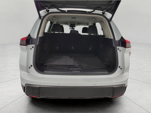 Used 2025 Nissan Rogue SV image 15