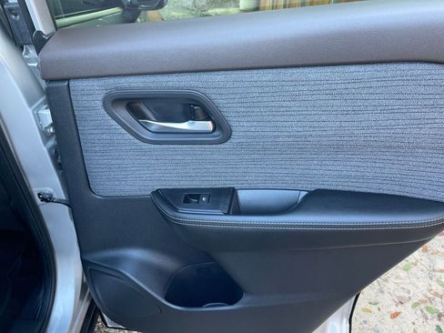 Used 2023 Nissan Rogue SV image 38