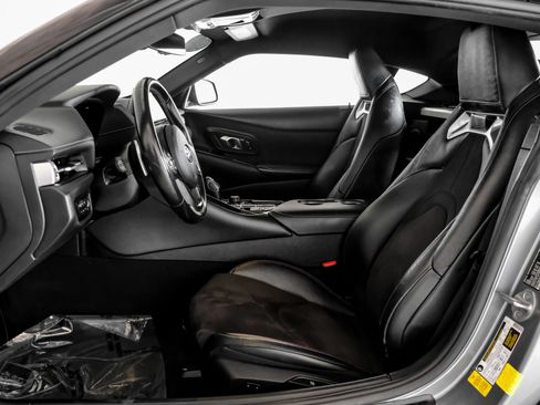 Used 2021 Toyota Supra RWD image 3