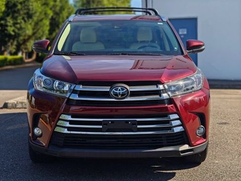 Used 2017 Toyota Highlander Limited AWD/4WD image 2