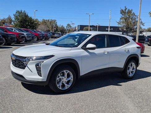 Used 2025 Chevrolet Trax LS w/ LS Convenience Package image 7