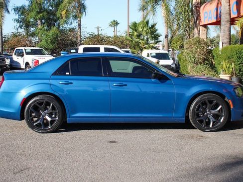 Used 2023 Chrysler 300 Touring w/ Sport Appearance Package image 10