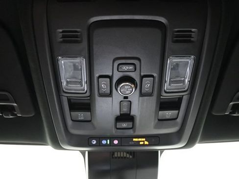 Used 2025 GMC Yukon Denali Ultimate AWD/4WD image 16