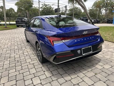 Used 2025 Hyundai Elantra Limited FWD image 34