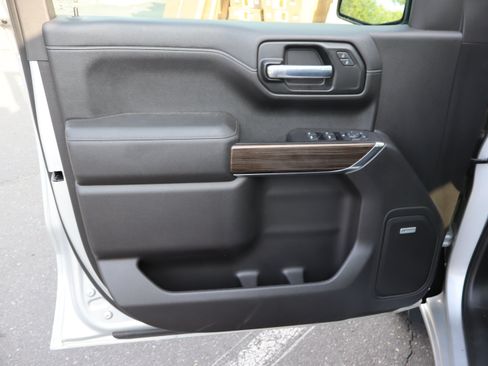 Used 2021 Chevrolet Silverado 1500 LT Trail Boss w/ Convenience Package II AWD/4WD image 16