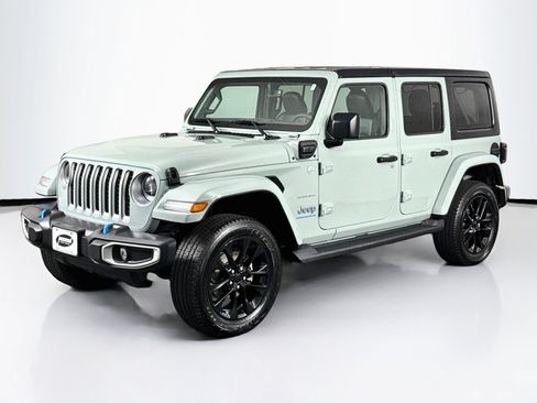 Used 2023 Jeep Wrangler Unlimited Sahara w/ Cold Weather Group AWD/4WD image 10