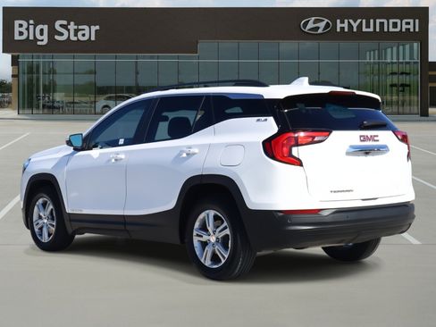 Used 2021 GMC Terrain SLE w/ Driver Convenience Package image 3