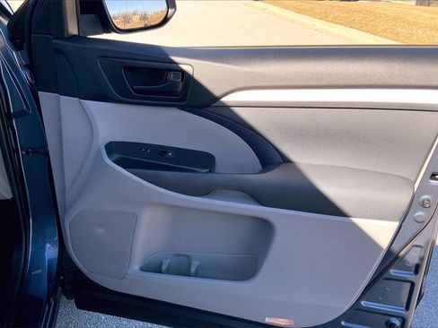 Used 2019 Toyota Highlander LE image 23