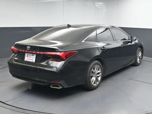 Used 2019 Toyota Avalon XLE w/ Moonroof Package image 8