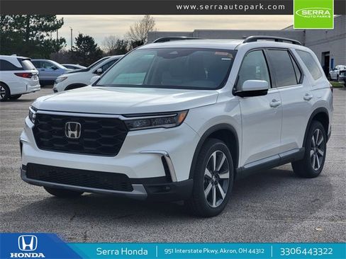 New 2025 Honda Pilot Touring image 1