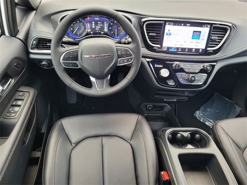 New 2026 Chrysler Pacifica Select image 8