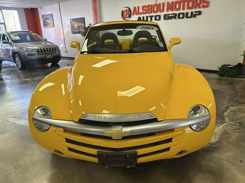 Used 2004 Chevrolet SSR w/ Preferred Equipment Group RWD image 2