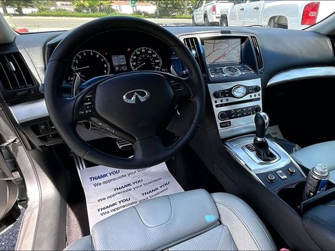 Used 2010 INFINITI G37 Convertible w/ Premium Pkg RWD image 11