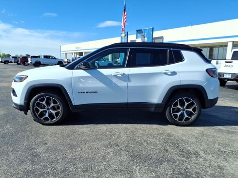 Used 2025 Jeep Compass Limited AWD/4WD image 2