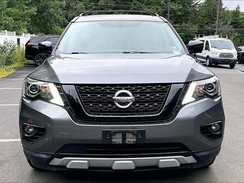 Used 2020 Nissan Pathfinder SL AWD/4WD image 2