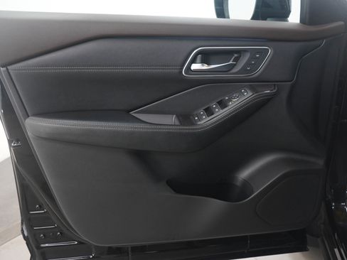 Used 2023 Nissan Rogue Platinum image 24