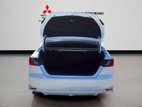 Used 2025 Toyota Camry XSE FWD image 9