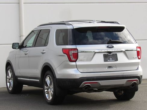 Used 2016 Ford Explorer XLT w/ Equipment Group 202A AWD/4WD image 5