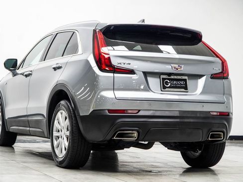 Used 2023 Cadillac XT4 Luxury w/ Cold Weather Package FWD image 10