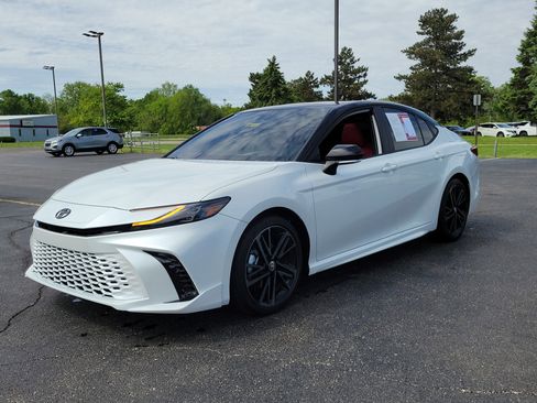Used 2026 Toyota Camry XSE w/ Premium Package FWD image 2