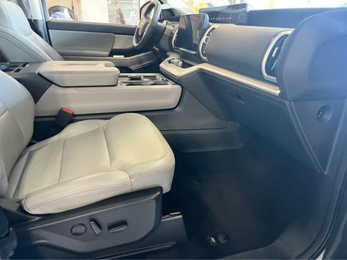 Used 2025 Ford Expedition Active AWD/4WD image 47