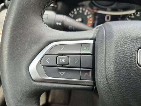 Used 2025 Jeep Compass Latitude w/ Sun & Sound Group AWD/4WD image 20