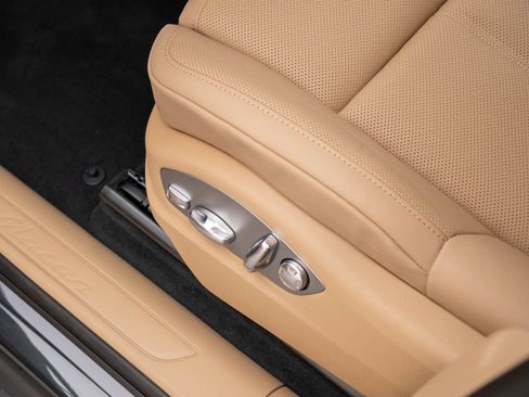 Certified 2026 Porsche Macan AWD/4WD image 15