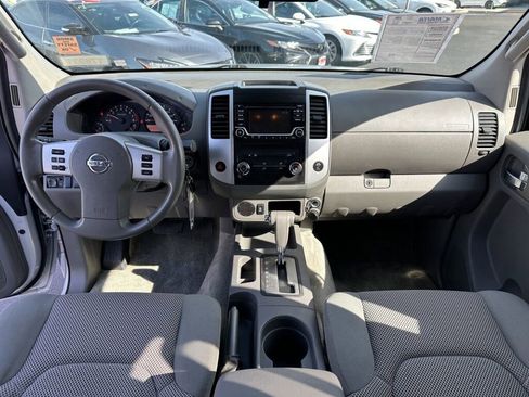 Used 2015 Nissan Frontier SV image 14