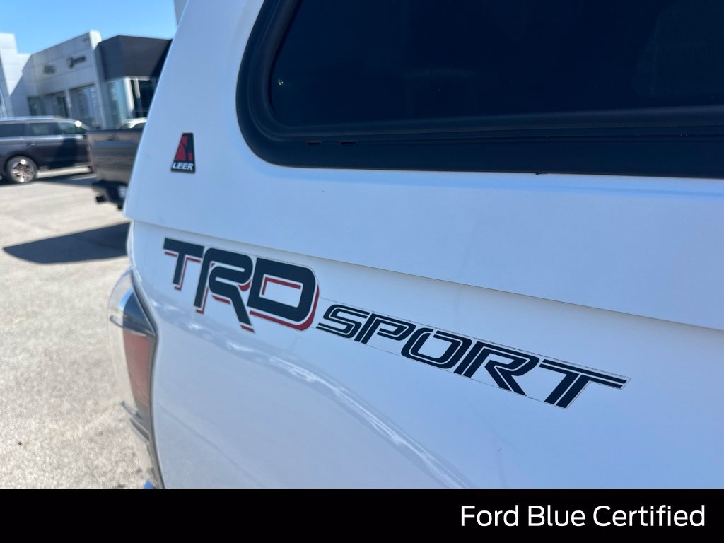 Used 2022 Toyota Tacoma TRD Sport w/ Technology Package RWD image 4