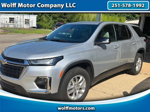 Used 2022 Chevrolet Traverse LS FWD image 1