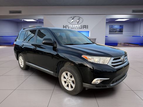 Used 2013 Toyota Highlander SE FWD image 16