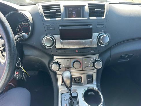 Used 2012 Toyota Highlander SE FWD image 13