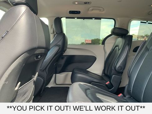 Used 2022 Chrysler Pacifica Touring-L FWD image 22