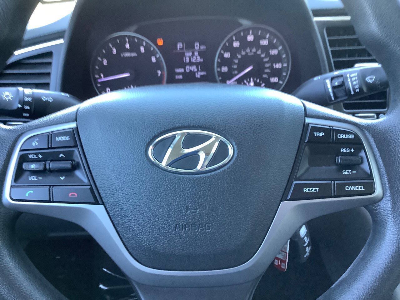 Used 2017 Hyundai Elantra SE FWD image 37