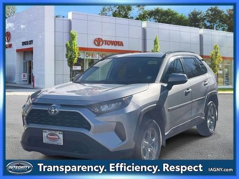Certified 2022 Toyota RAV4 LE image 4