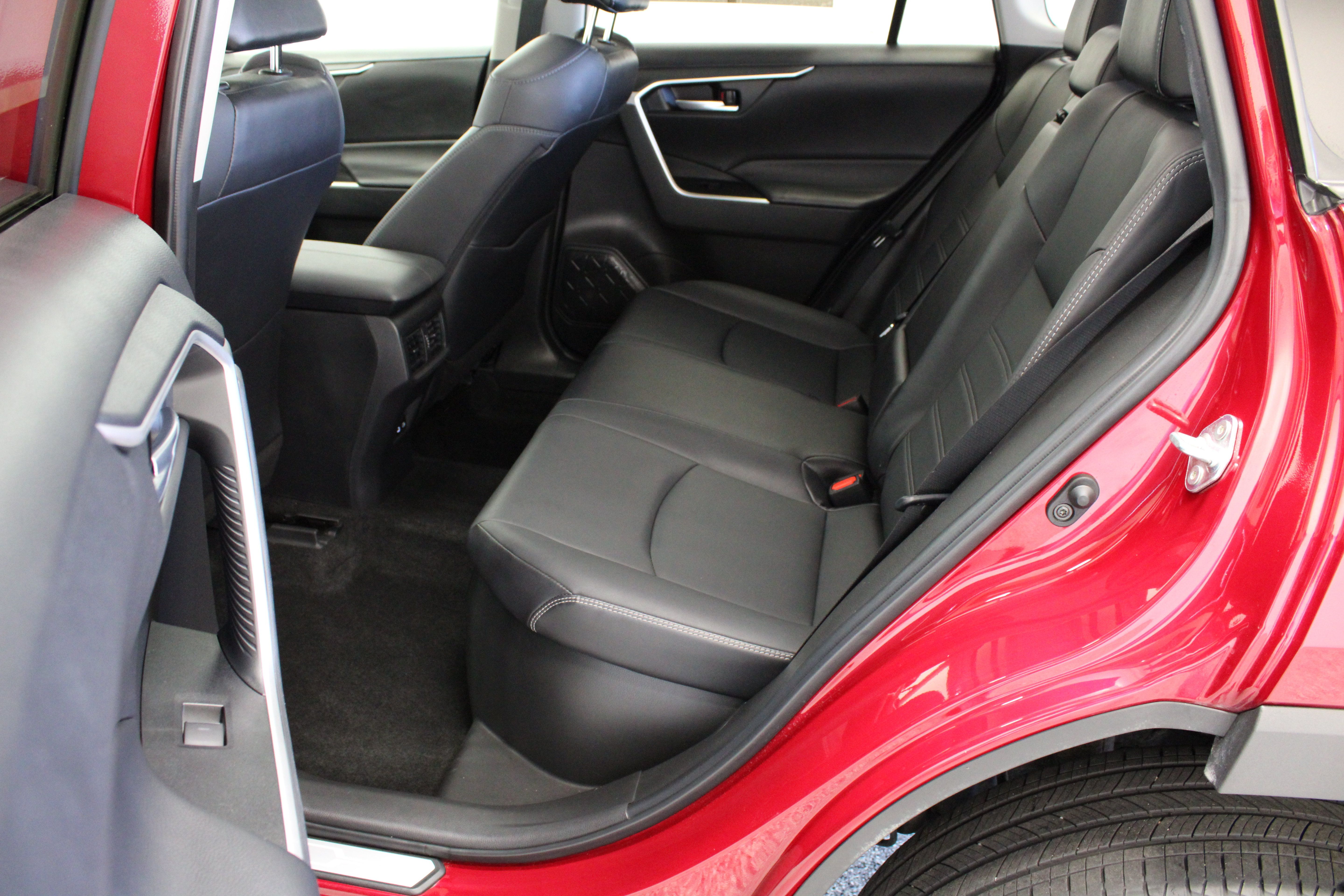Used 2023 Toyota RAV4 XLE Premium AWD/4WD image 28