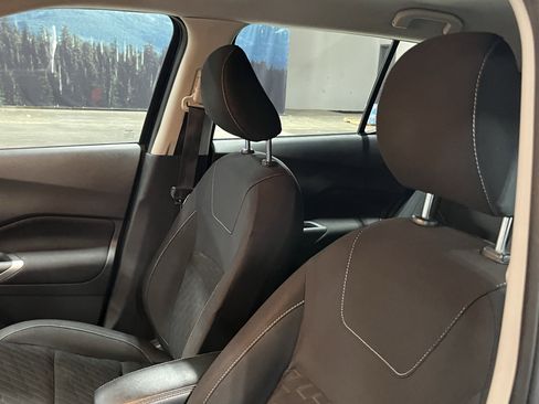 Used 2021 Nissan Kicks SV image 15