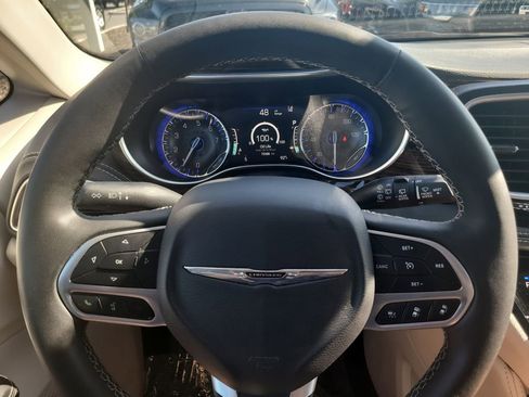 Used 2023 Chrysler Pacifica Limited FWD image 34