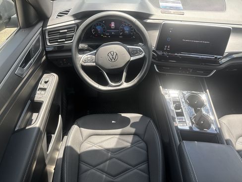 Certified 2025 Volkswagen Atlas Cross Sport SE w/ Panoramic Sunroof Package AWD/4WD image 7