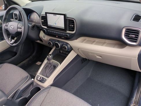 Certified 2025 Hyundai Venue Limited image 27