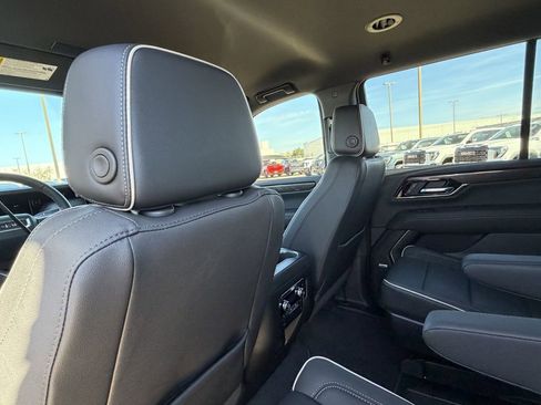 New 2026 GMC Yukon Elevation image 16