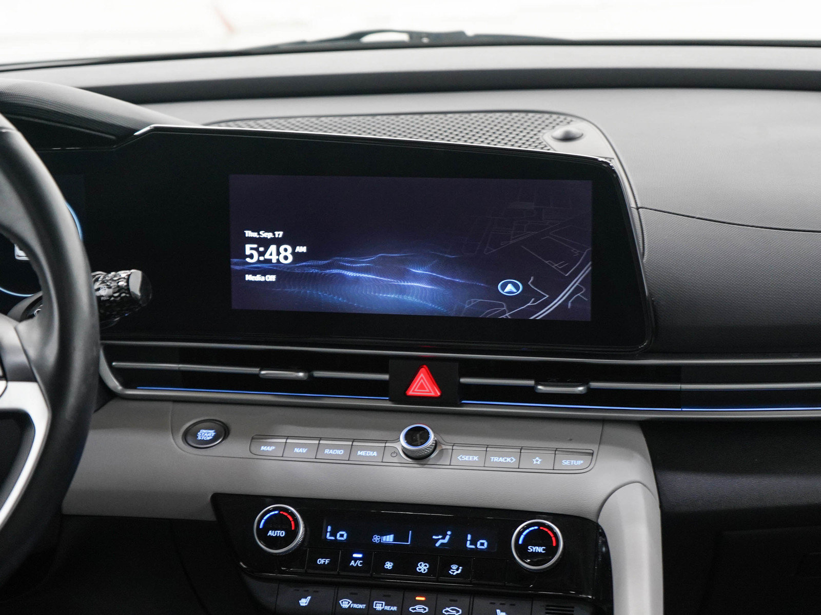 Used 2024 Hyundai Elantra Limited FWD image 15