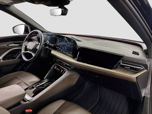 Certified 2025 Audi Q5 Premium w/ Convenience Package AWD/4WD image 14
