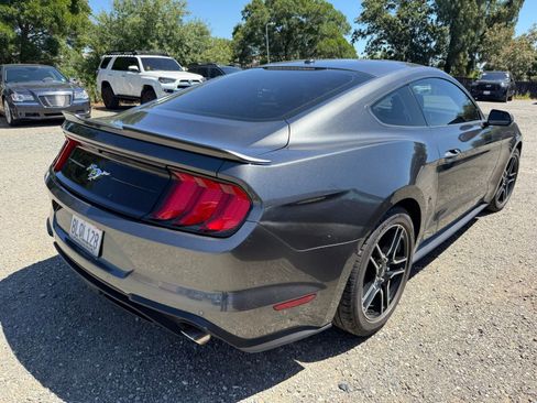 Used 2018 Ford Mustang Coupe RWD image 5