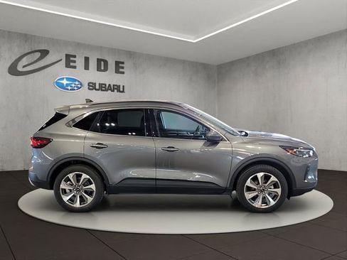 Used 2025 Ford Escape Platinum AWD/4WD image 5