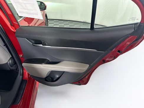 Used 2021 Toyota Camry SE FWD image 28