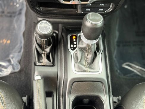 Used 2022 Jeep Wrangler Unlimited Sahara AWD/4WD image 19